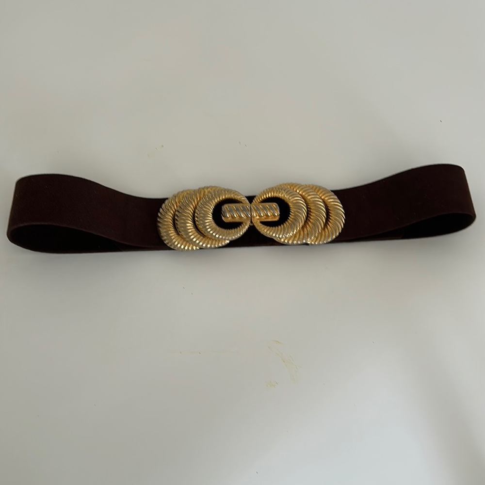 Brown strap belt with artistic gold metal buckle.